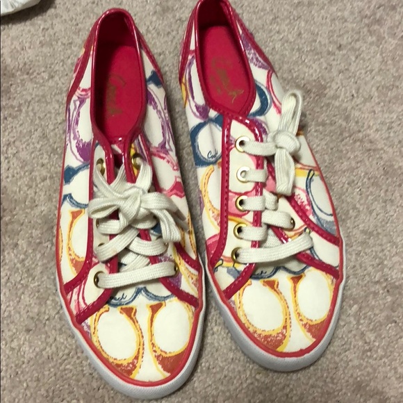 multicolor tennis shoes